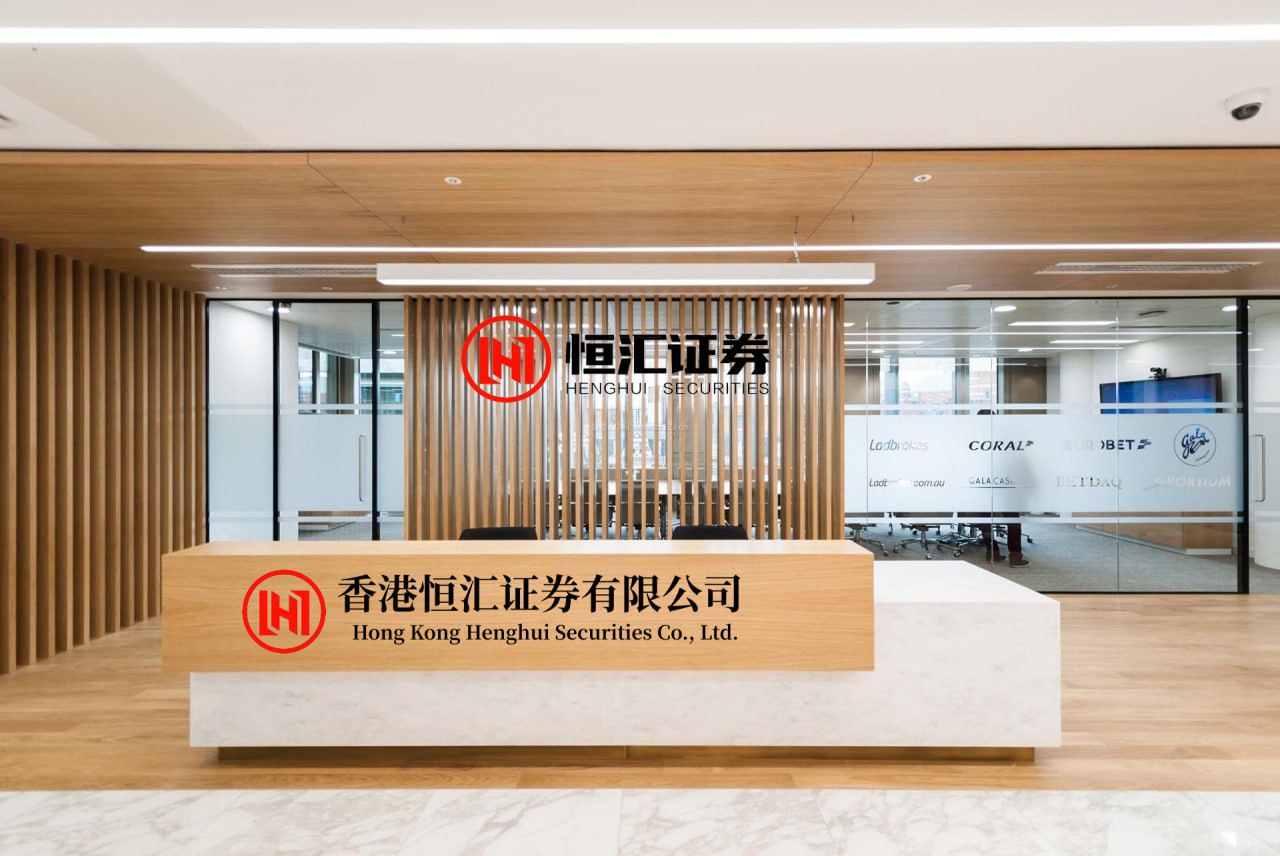 盈股配资 没有爆炸戏却全程手心冒汗！张艺谋玩反转太狠了